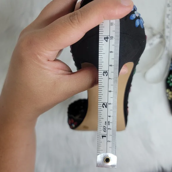INC International Concepts black pumps pointed toe multi colored floral heels. - Picture 9 of 9